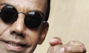 Jorge Ben de óculos de sol