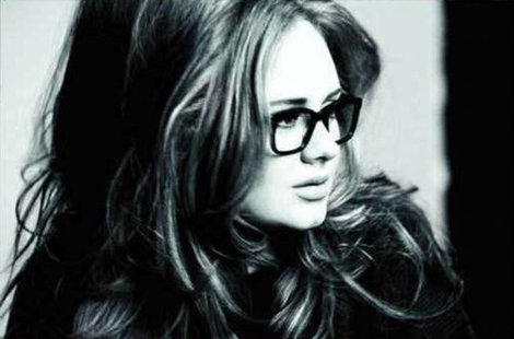 Adele usando Wayfarer