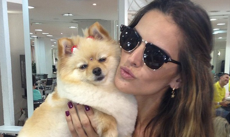 Iza Goulart Iza Goulart