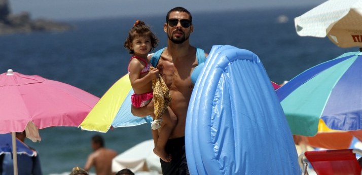 Cauã Reymond com a filha